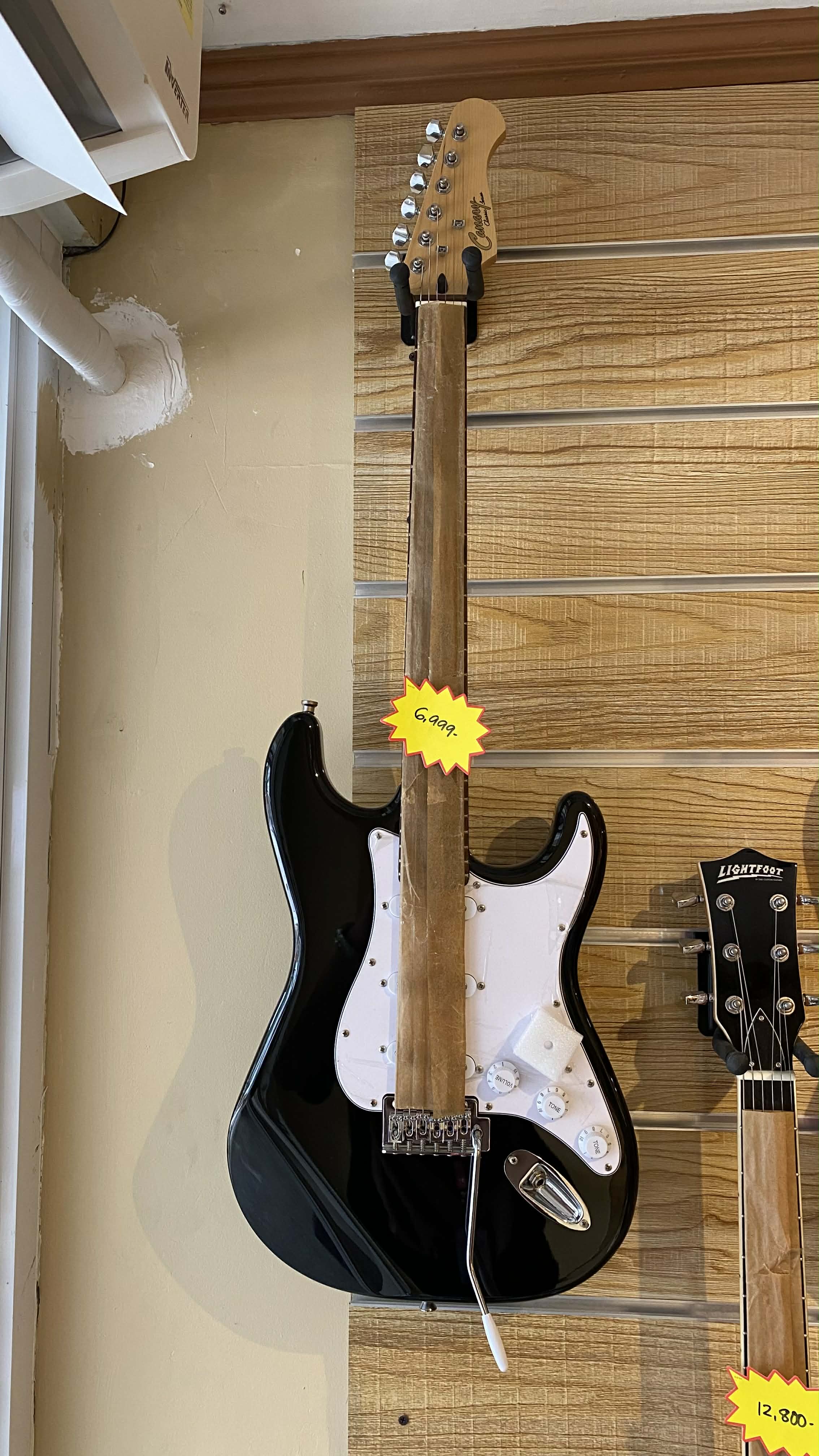 Canary Classic Series Stratocaster – Onyx Black (Traditional Style)