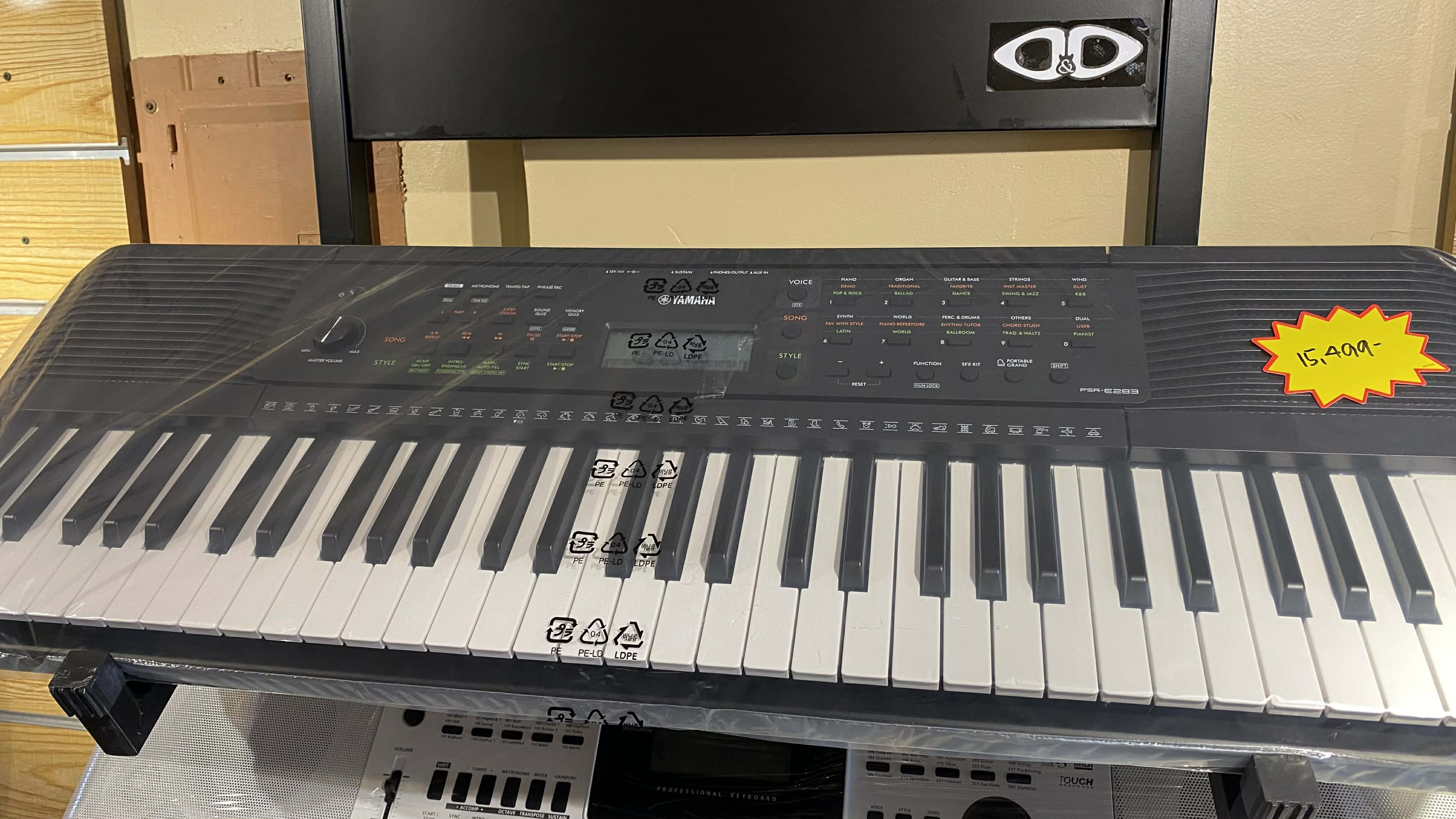 Yamaha PSR-E273 Digital Keyboard